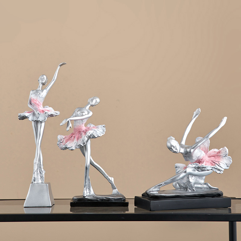 European Ballet Dancer Ornamen - Nutcracker Figurine のレビューと価格